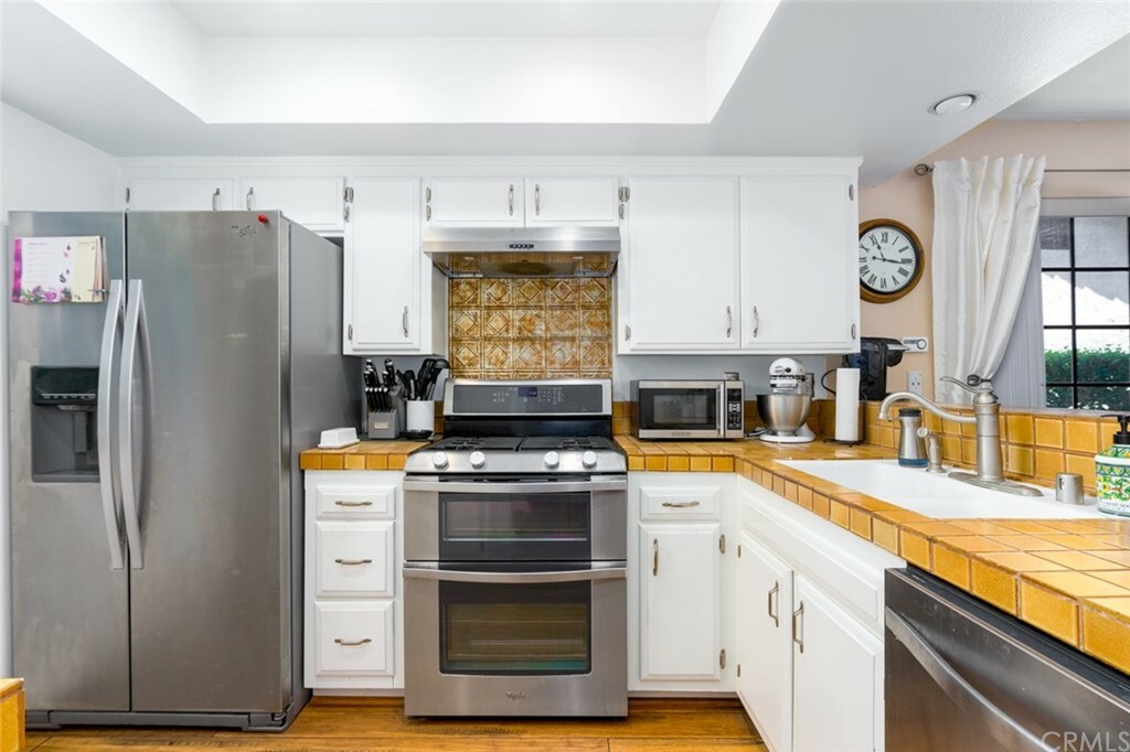 Property Photo: 221 Oahu Way CA 92870