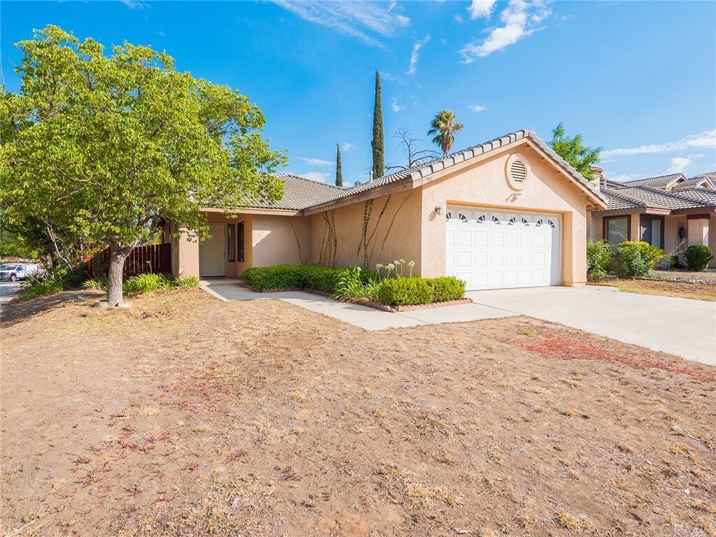 Property Photo:  22801 Country Gate Road  CA 92557 