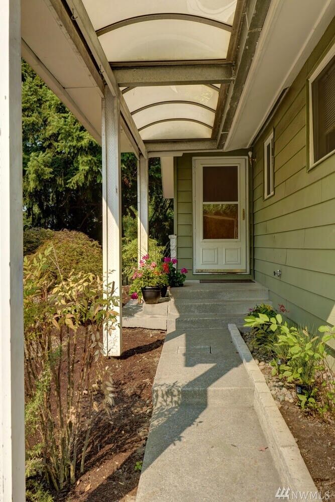 Property Photo:  16606 NE 87th St  WA 98052 