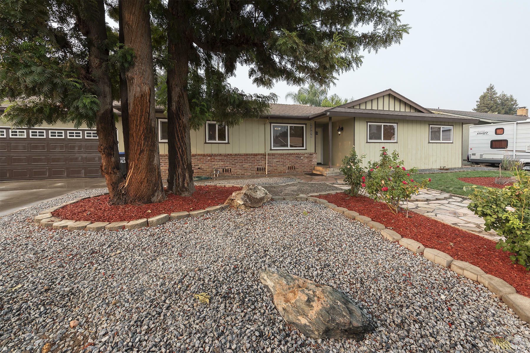 Property Photo:  2306 E Feemster Avenue  CA 93292 