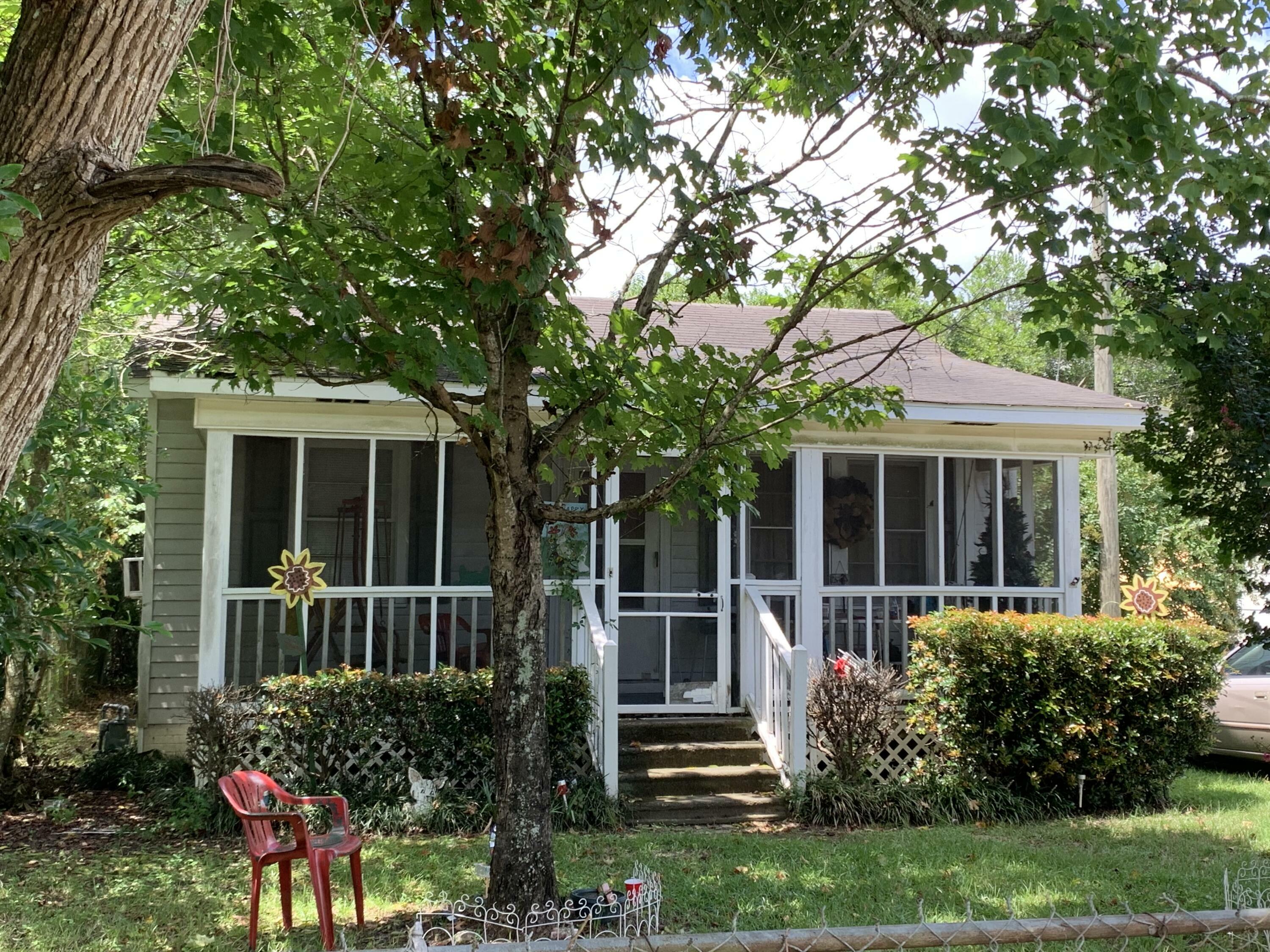 Property Photo: 404 N George St. MS 39465
