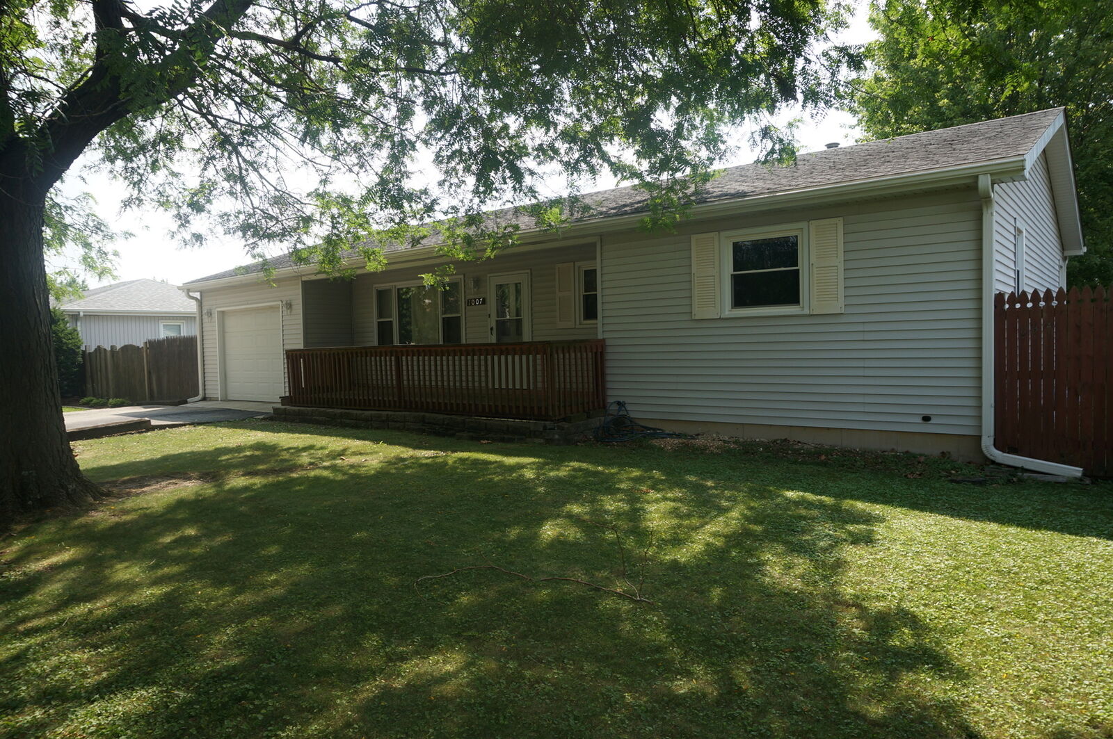 Property Photo: 1007 Schoolgate Road IL 60451