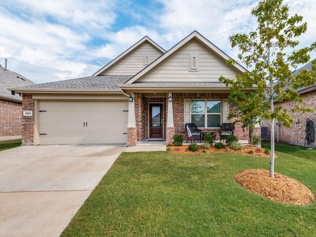 Property Photo: 9324 Flying Eagle Lane TX 76131