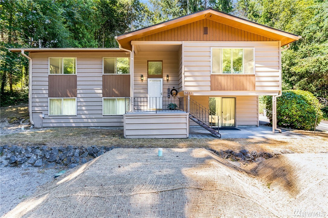 Property Photo:  1422 Colchester Dr SE  WA 98366 