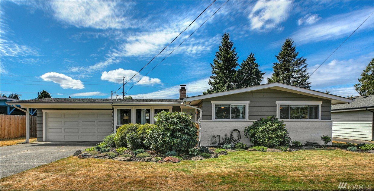 Property Photo:  225 N St SE  WA 98002 