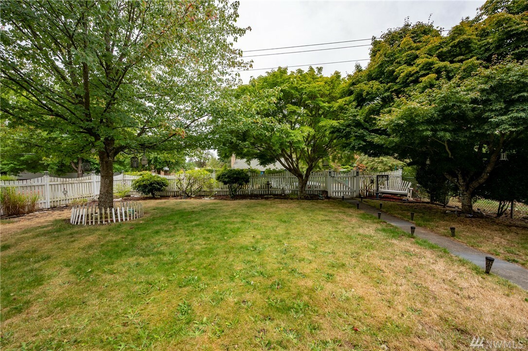 Property Photo:  11402 3rd Ave S  WA 98168 