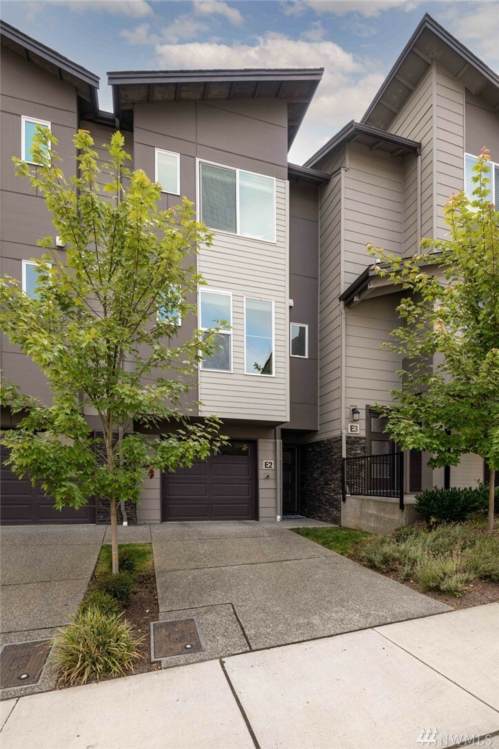 Property Photo:  15720 Meadow Rd E-2  WA 98087 