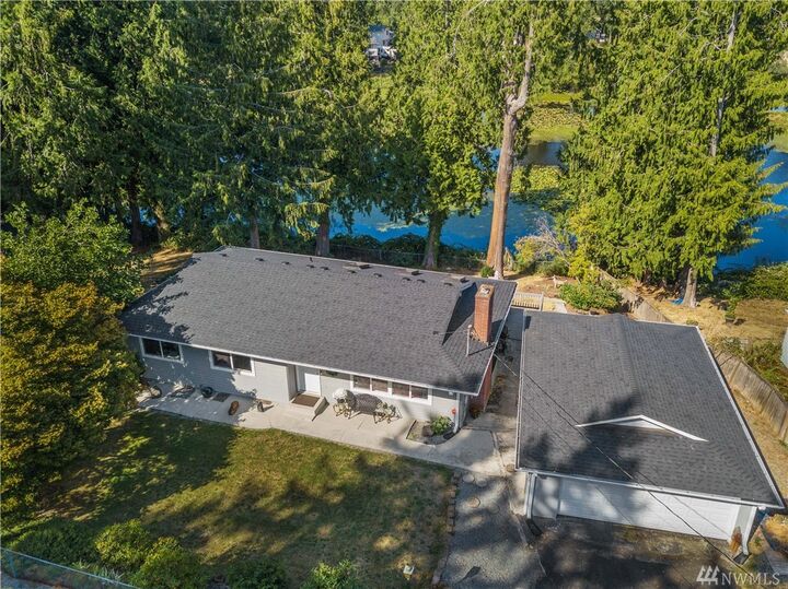 Property Photo:  20507 Larita Dr E  WA 98391 