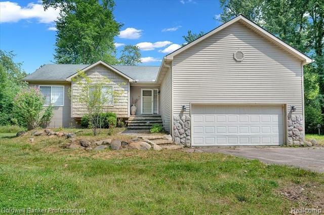 Property Photo: 687 Green Creek Lane MI 48371