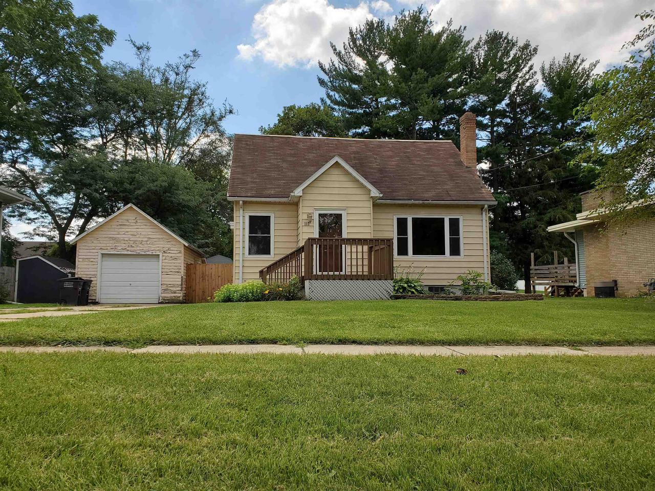 Property Photo:  117 East High St  WI 53563 