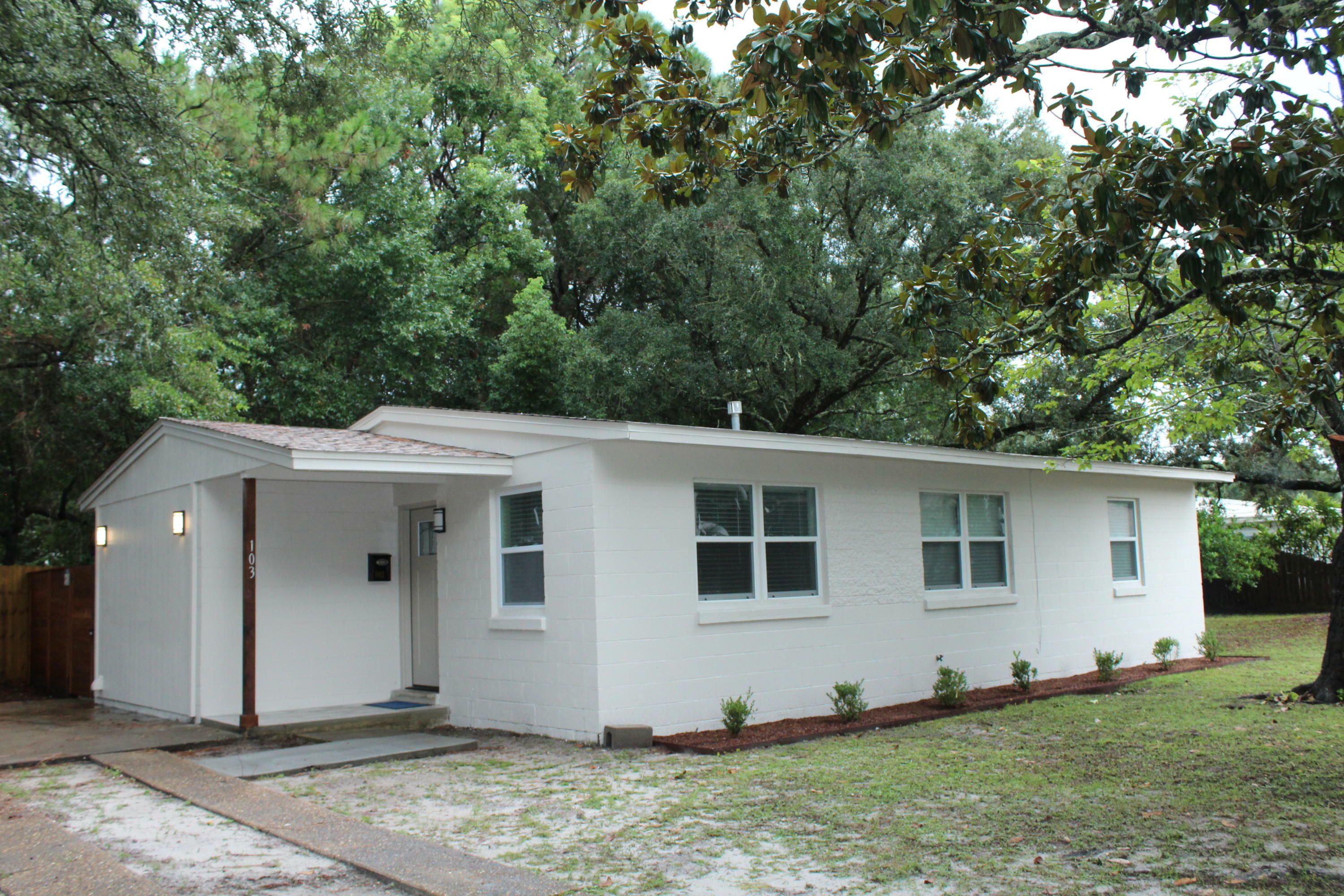 Property Photo:  103 SW 2nd Avenue  FL 32548 