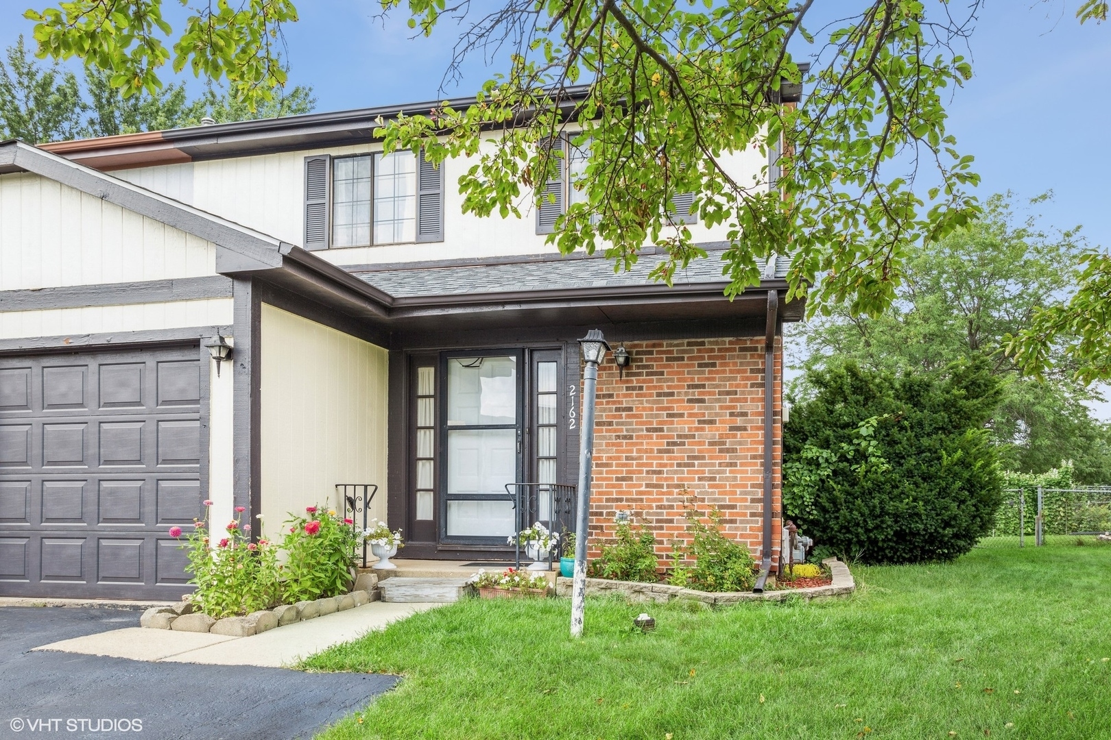 Property Photo: 2162 Mallard Lane IL 60133