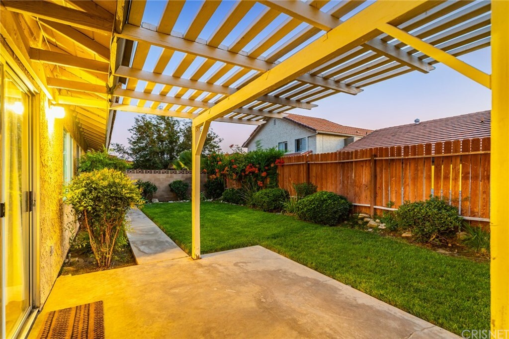 Property Photo:  44021 Andale Avenue  CA 93535 