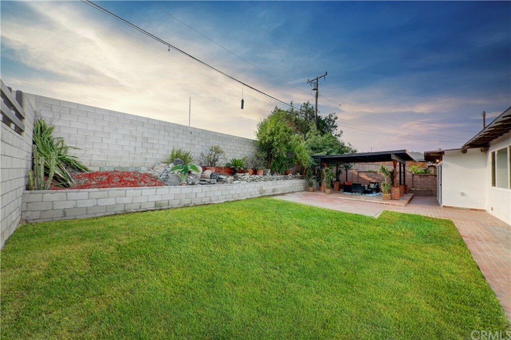 Property Photo:  924 Chestnut Avenue  CA 92821 