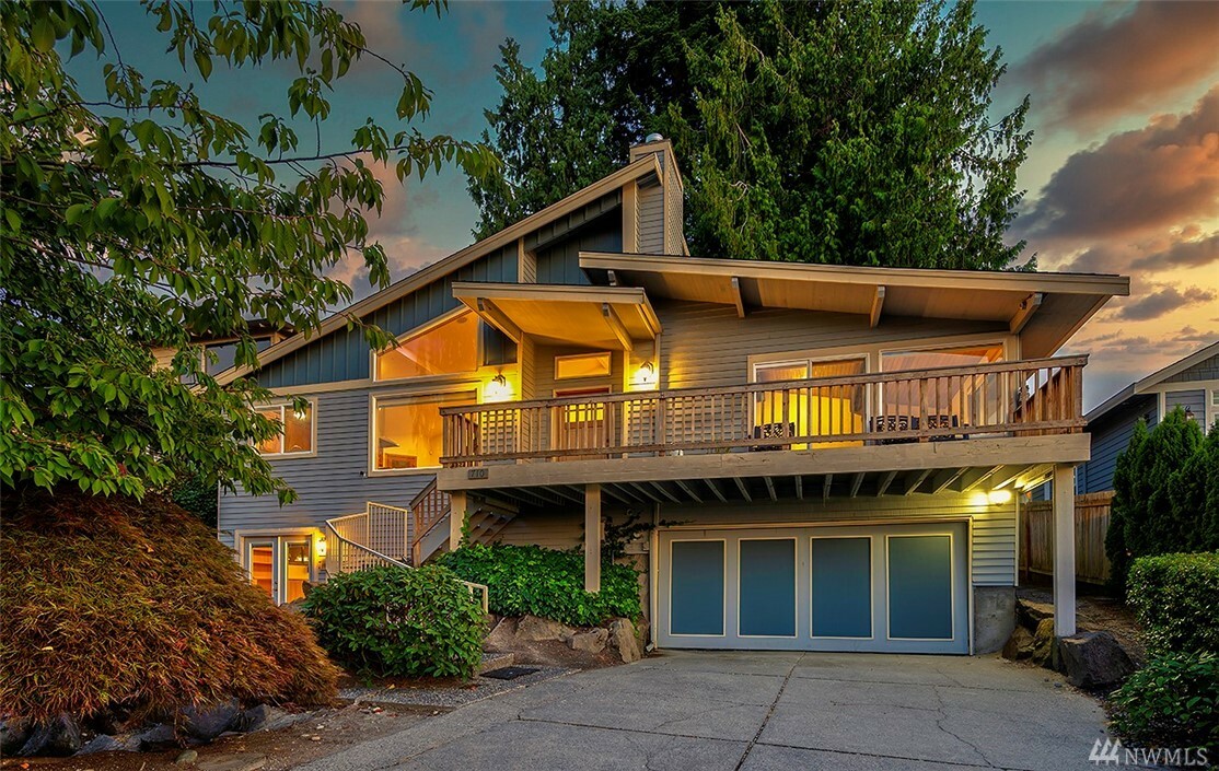 Property Photo:  710 Alder St  WA 98020 