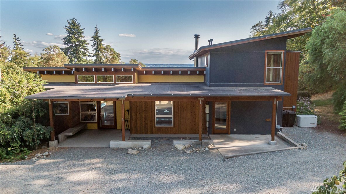 Property Photo:  4409 SW Point Robinson Rd  WA 98070 