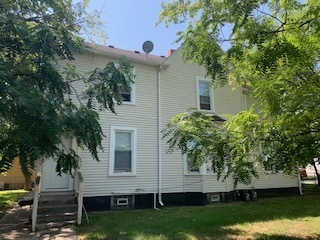 Property Photo: 25 S Saint James Street IL 60085