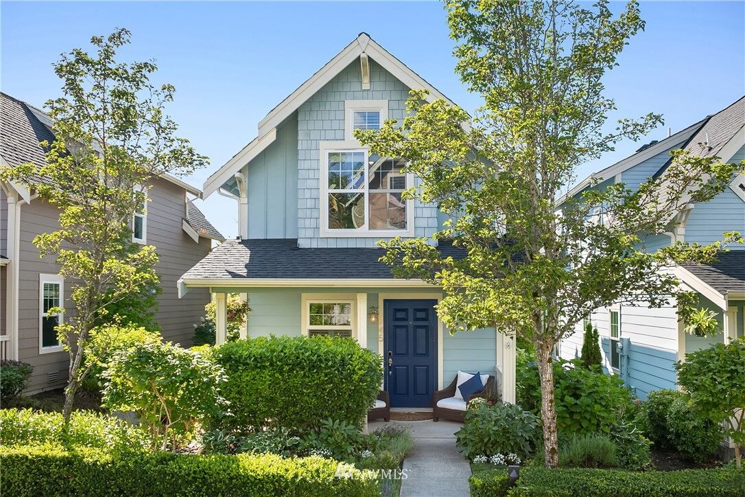 Property Photo:  1745  26th Walk  NE  WA 98029 