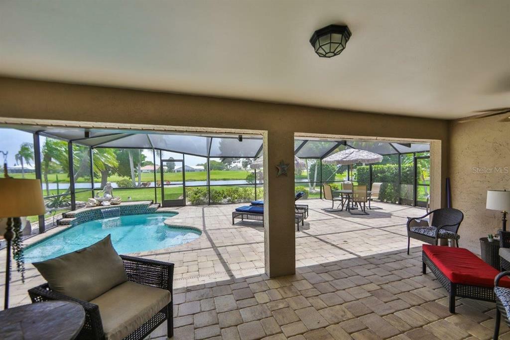 Property Photo:  1928 New Bedford Drive  FL 33573 