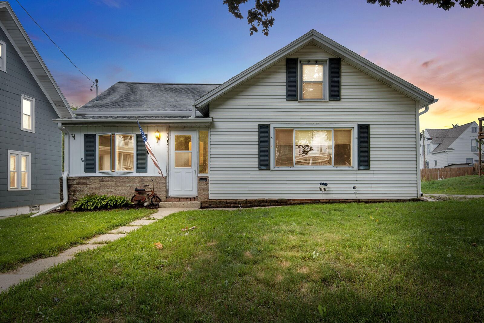 Property Photo: 505 Third St WI 53027