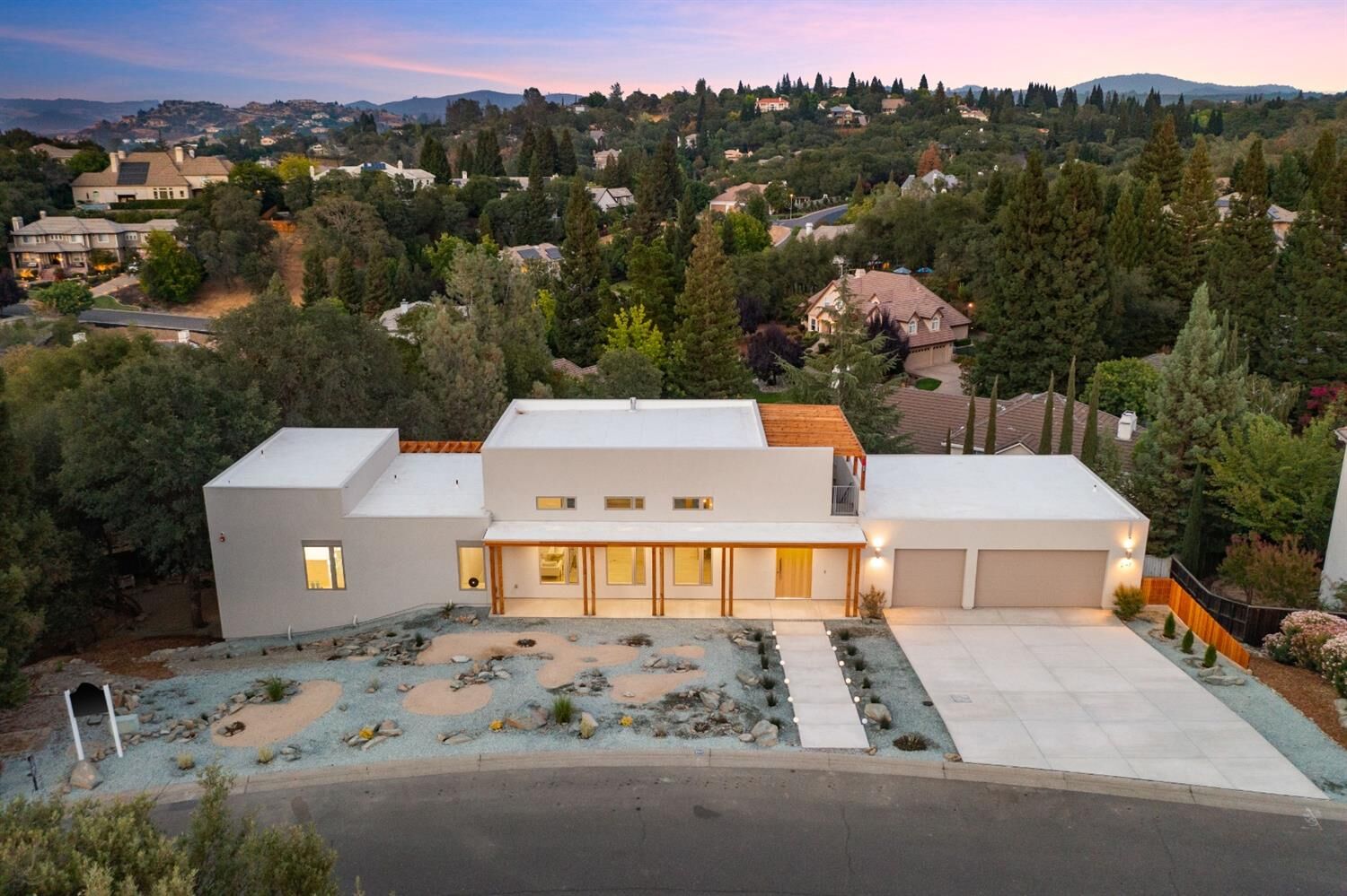 Property Photo: 2147 Huntington Circle CA 95762