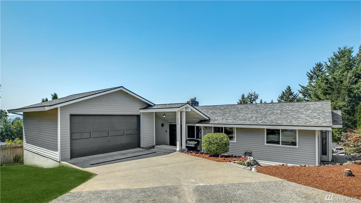 Property Photo: 2323 Talbot Rd S WA 98055