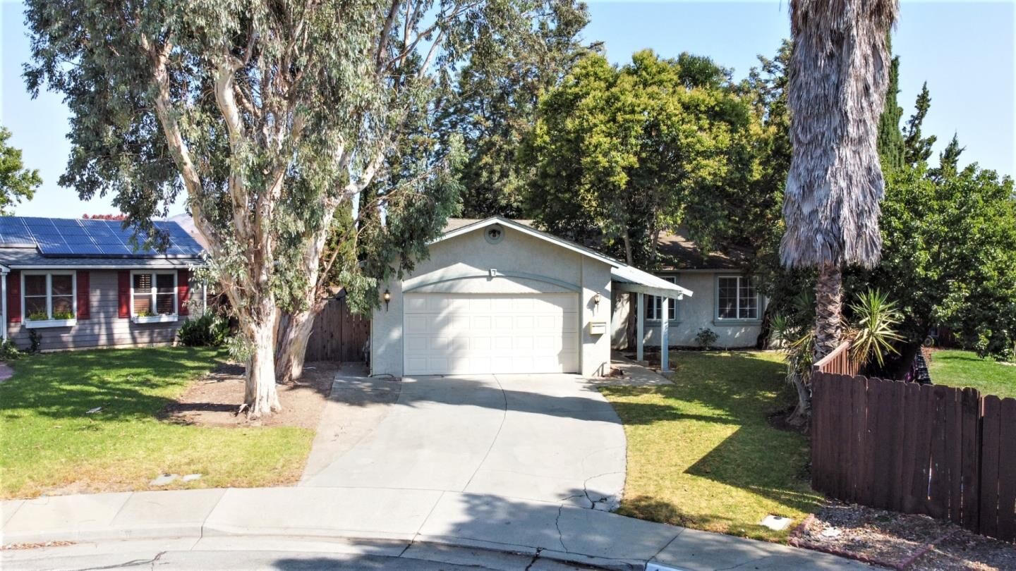 Property Photo:  1489 Daffodil Court  CA 95037 