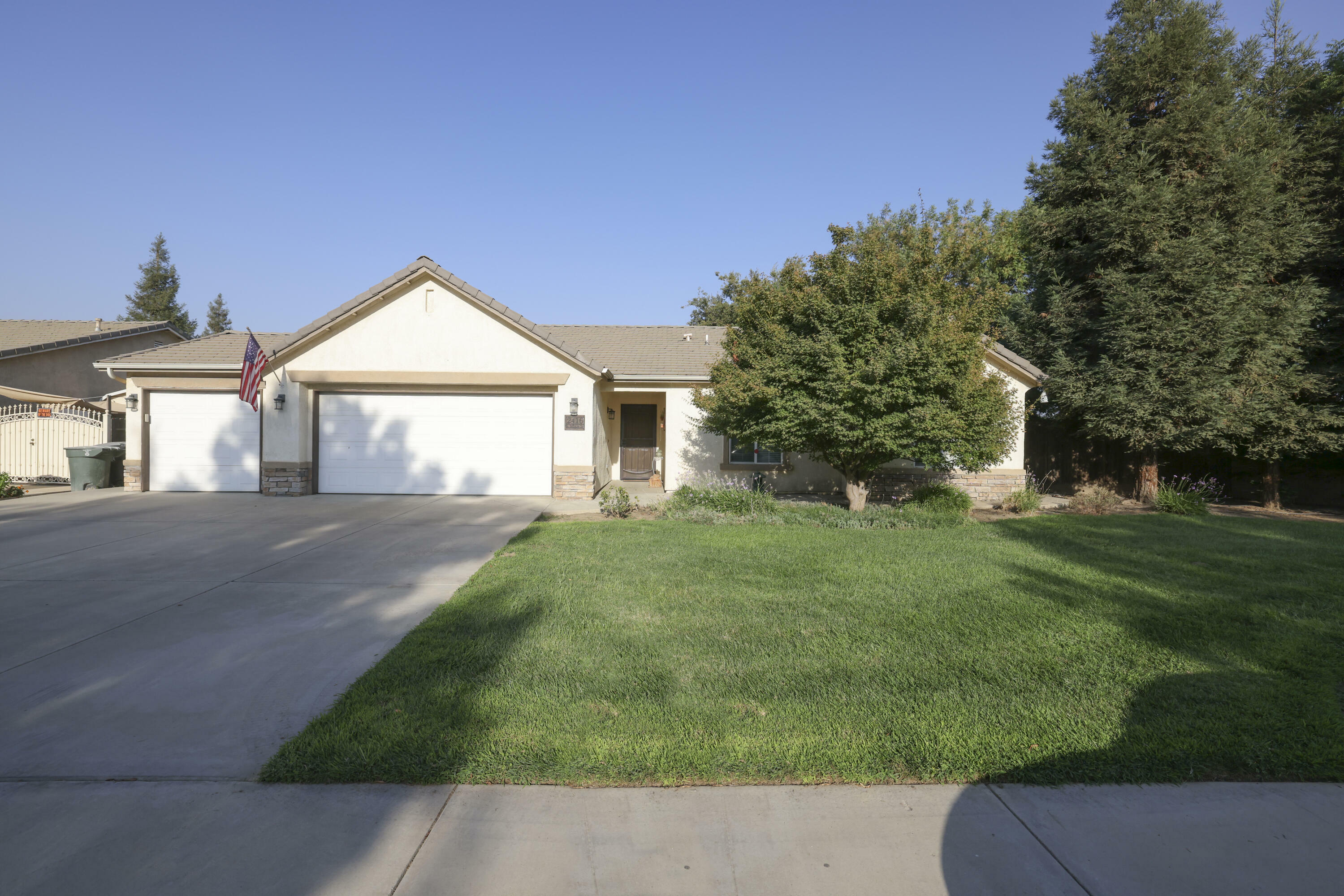 Property Photo:  2416 S Maple Street  CA 93292 