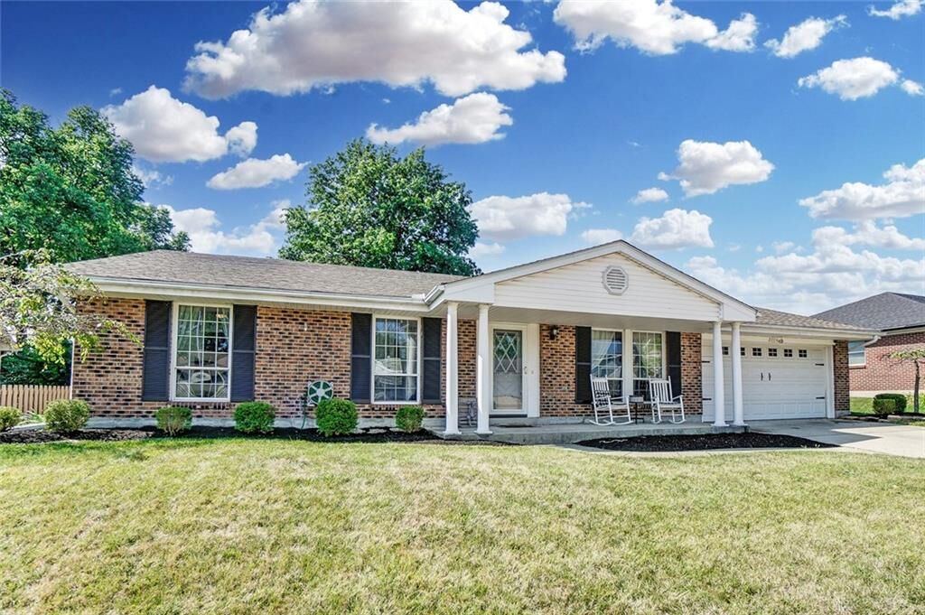 Property Photo: 2114 Robinhood Drive OH 45342