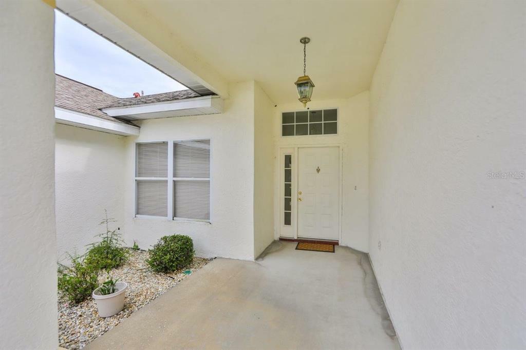 Property Photo:  327 Caloosa Palms Court  FL 33573 