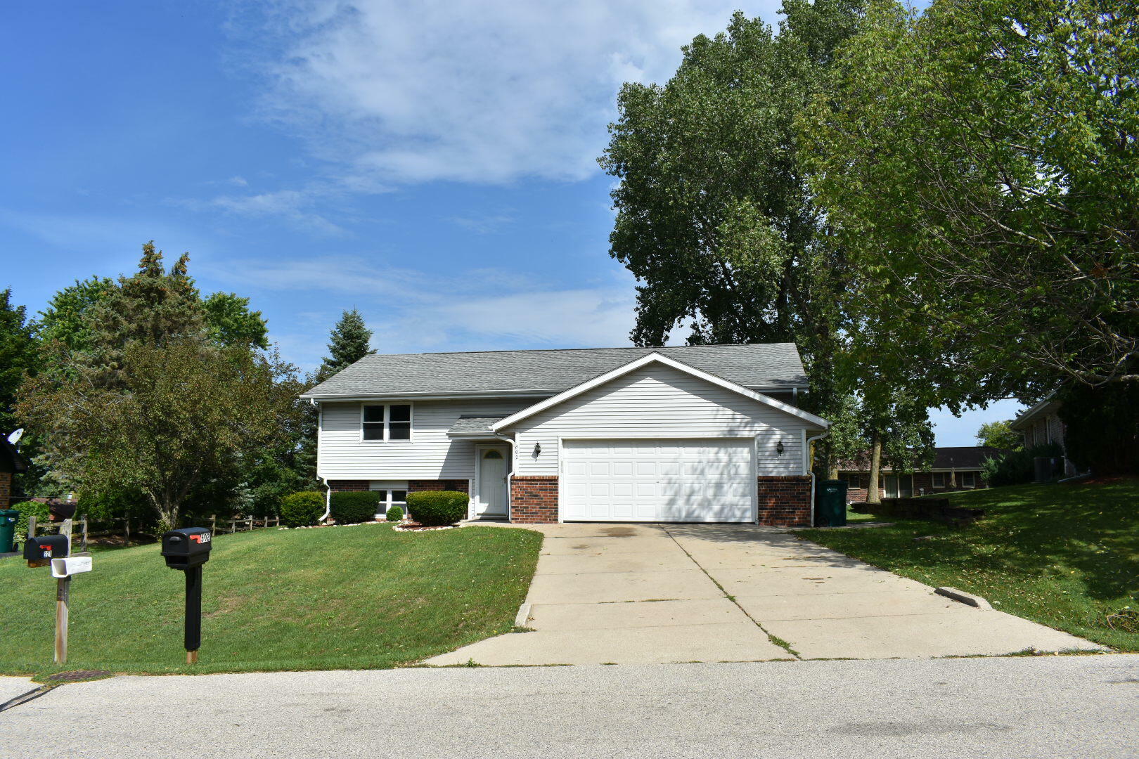 Property Photo:  602 Highview Dr  WI 53086 