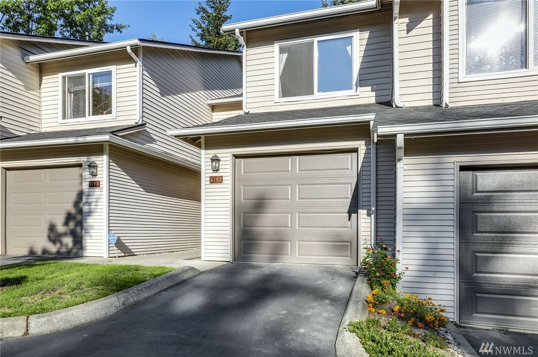 Property Photo:  4808 NE Sunset Blvd E-103  WA 98059 