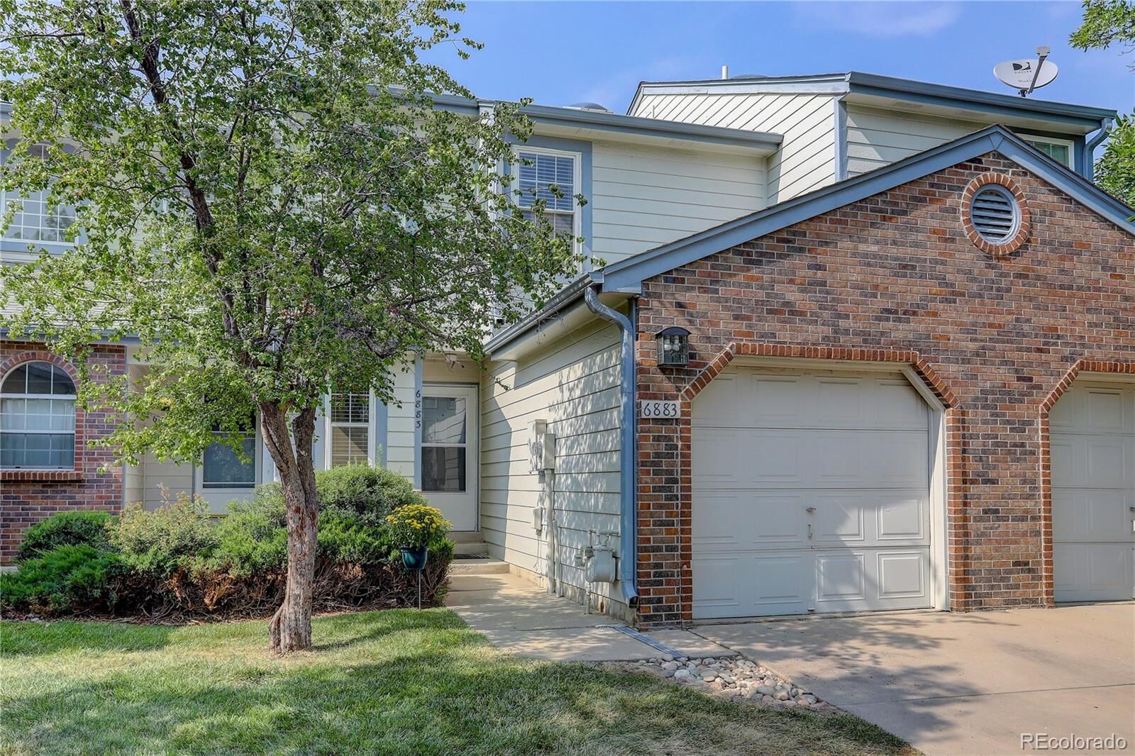 Property Photo: 6883 S Dover Way CO 80128