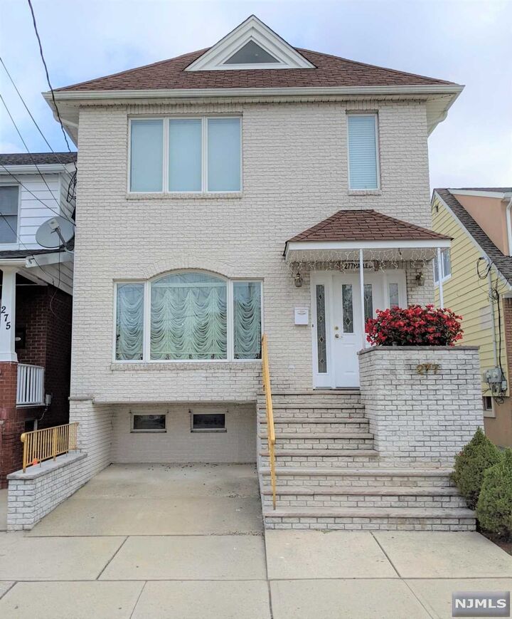 277 Maple Avenue  Wallington NJ 07057 photo