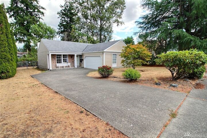 1114 Pierce Ave NE  Renton WA 98056 photo