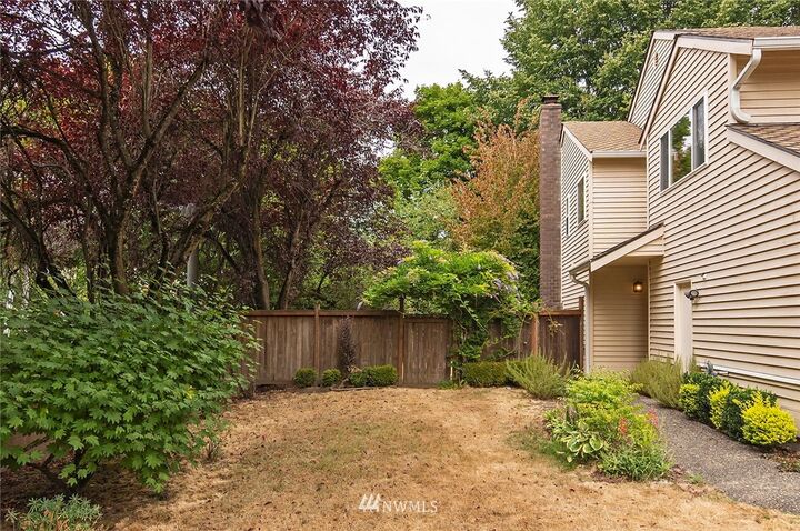 Property Photo:  10406 NE 17th Street  WA 98004 