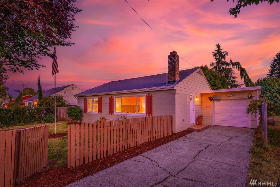 Property Photo:  634 North St  WA 98272 