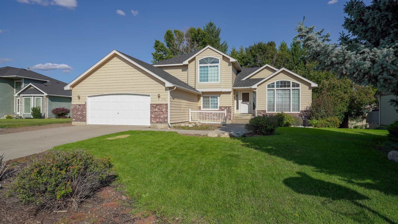 Property Photo:  1721 S Timberlane Dr  WA 99037 