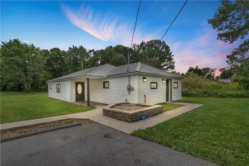Property Photo: 904 Fox Rd PA 16051