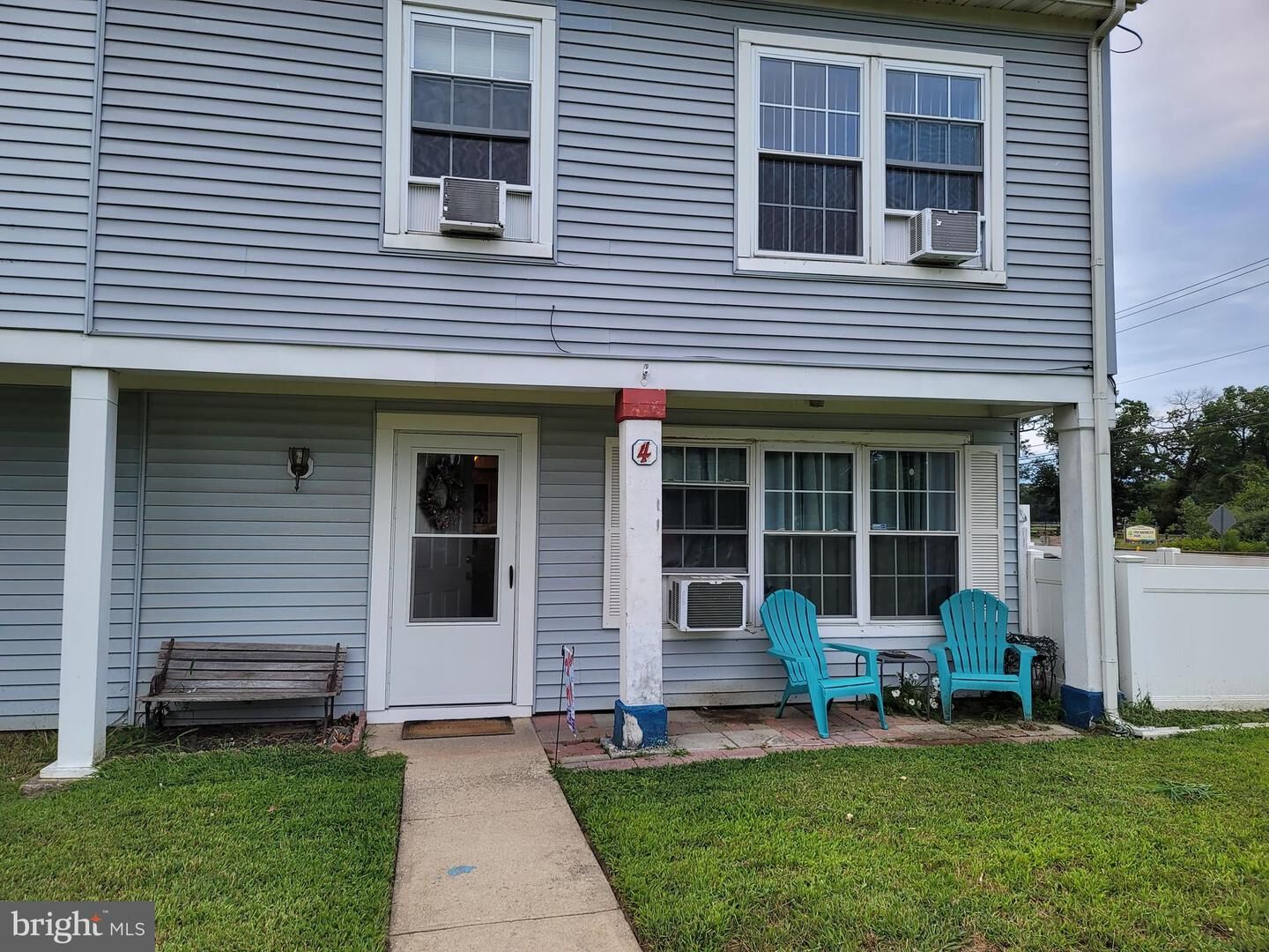 Property Photo:  4 Little Court  NJ 08081 