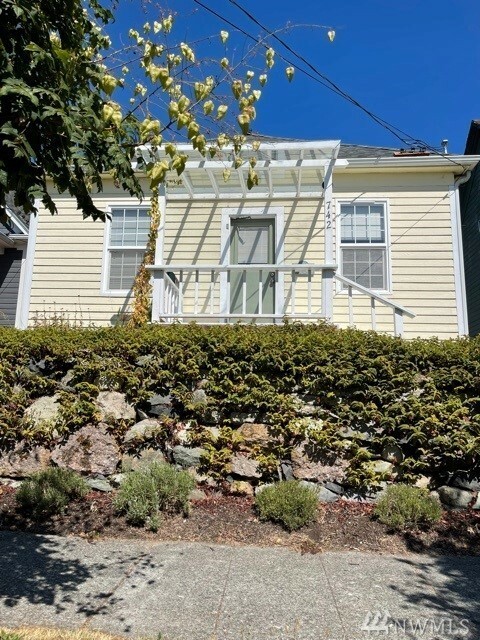 Property Photo: 742 N 71st St WA 98103