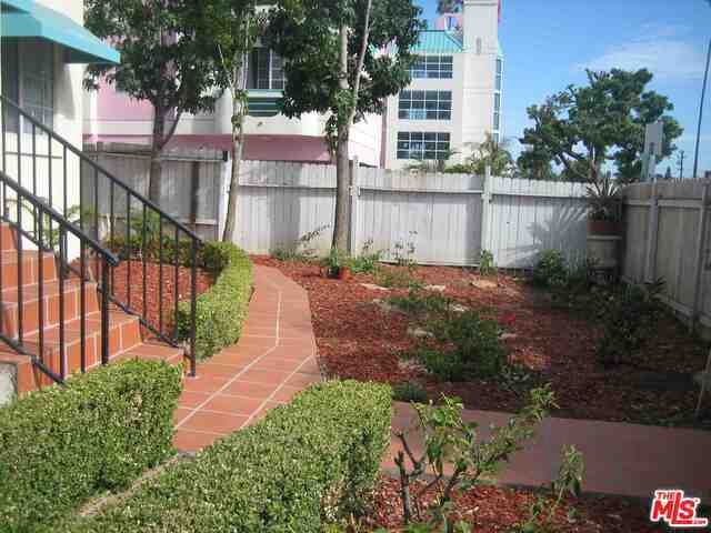 Property Photo: 1341 Stanford St B CA 90404