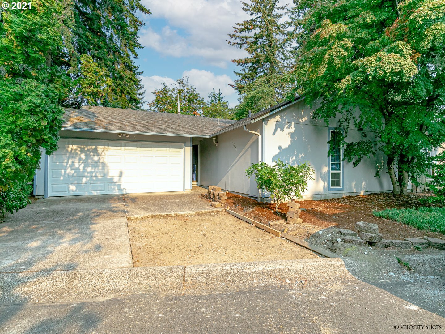 Property Photo:  157 SE 205th Dr  OR 97030 
