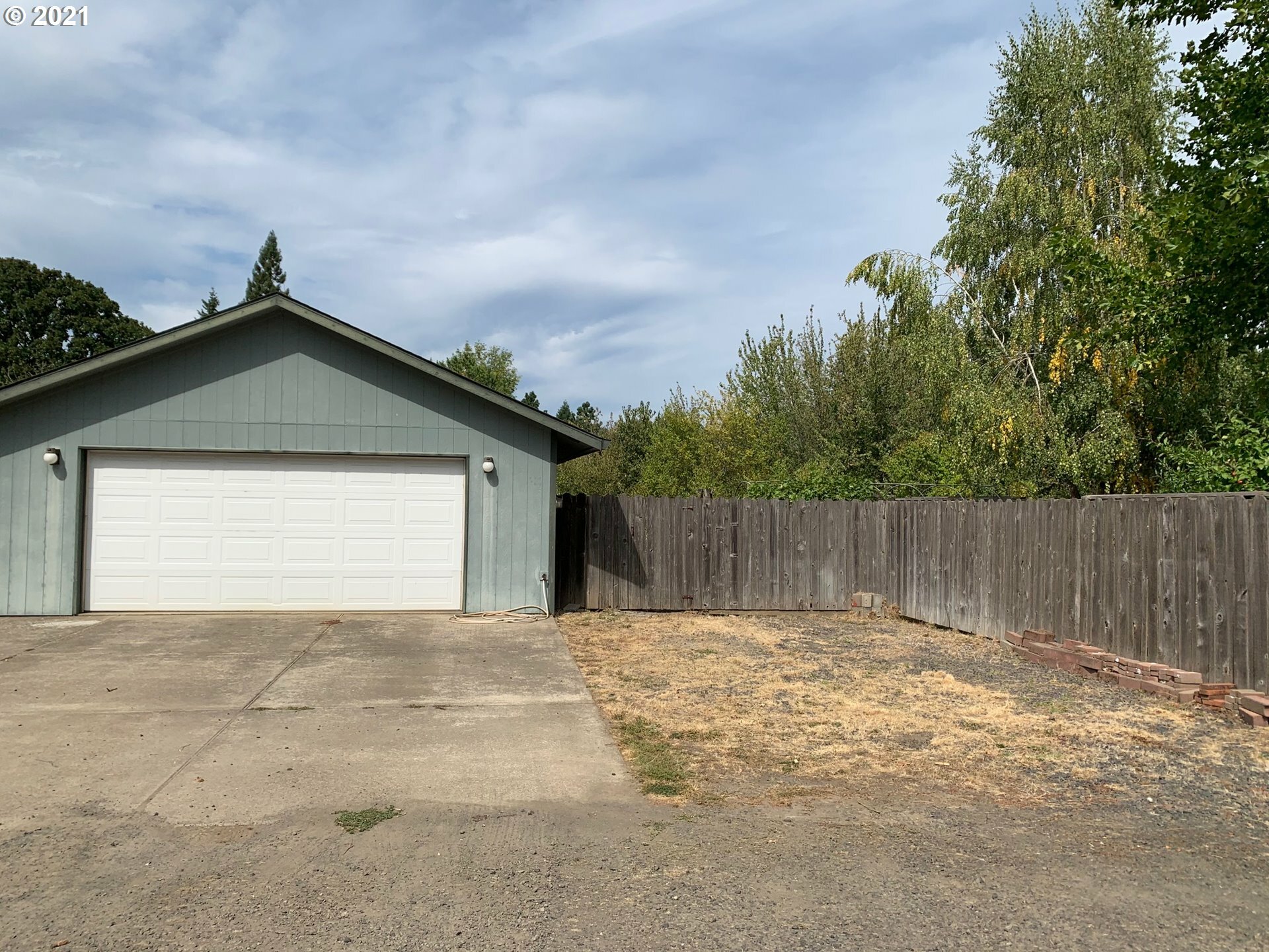Property Photo: 500 Maple Ct OR 97101