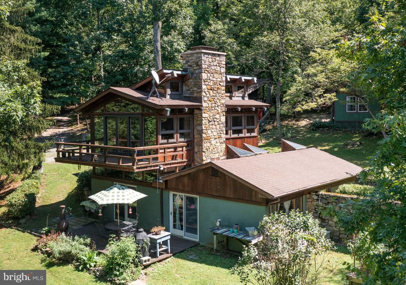 Property Photo:  19079 Blueridge Mountain Road  VA 20135 