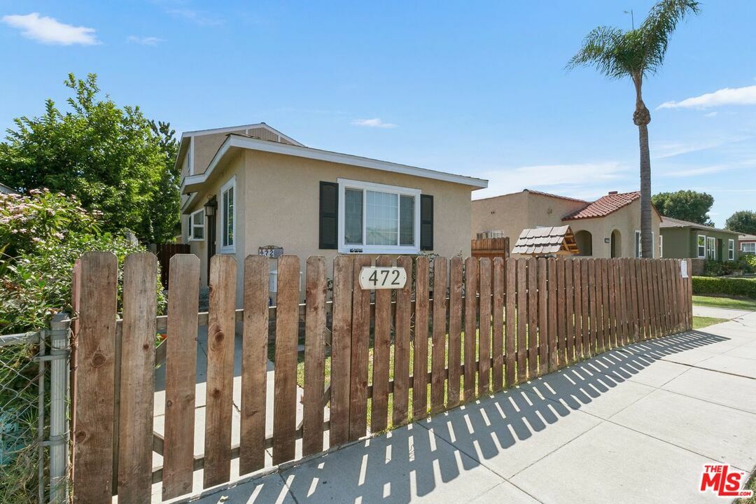 Property Photo: 472 E 60th St CA 90805