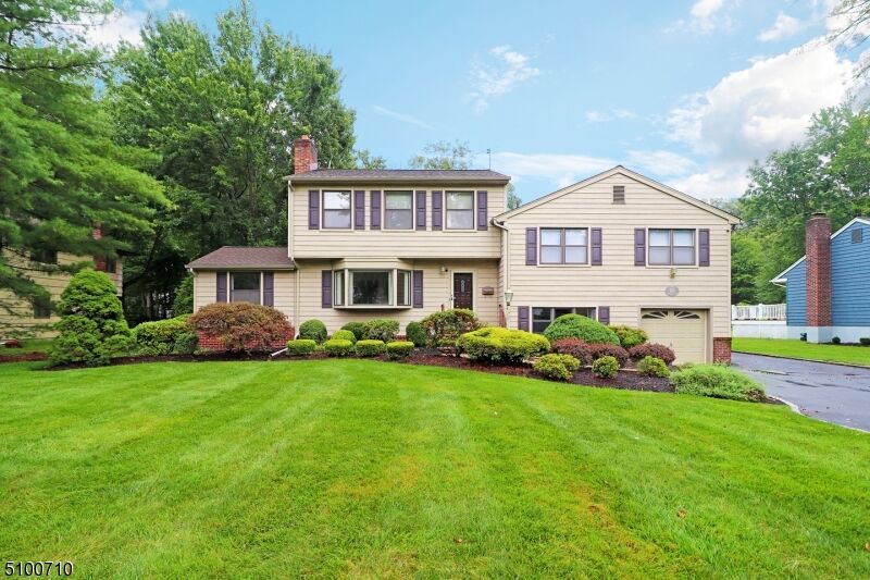 Property Photo:  53 Cathedral Ave  NJ 07932 