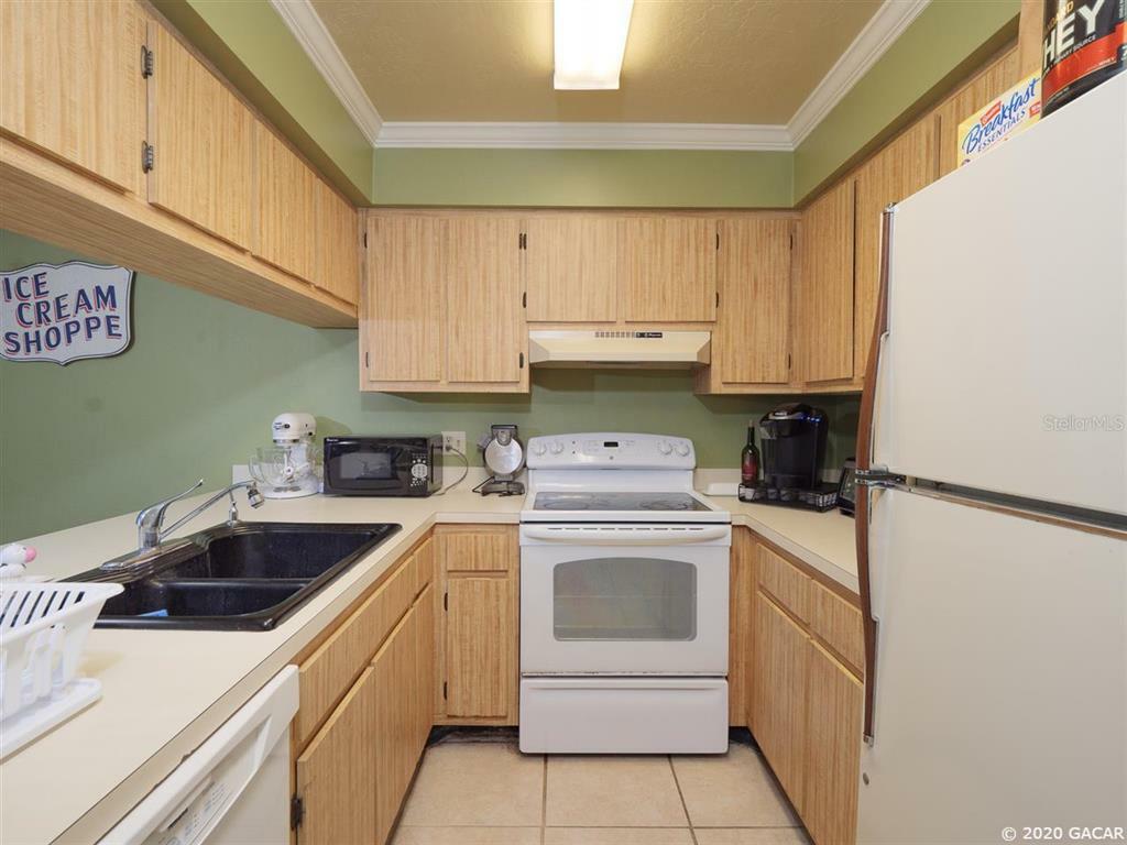 Property Photo:  2735 SW 35th Place 601  FL 32608 