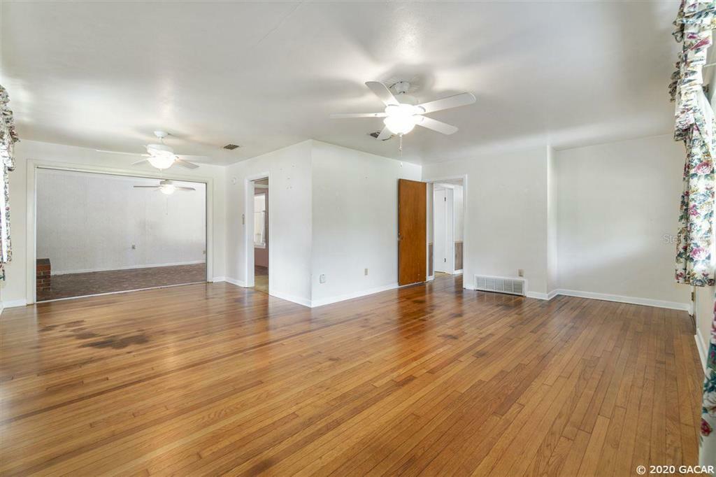 Property Photo:  3905 SW 2nd Avenue  FL 32607 