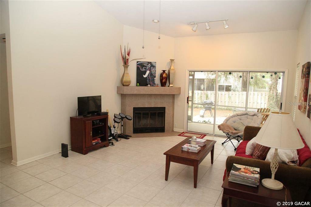 Property Photo:  1736 NW 16th Place  FL 32605 